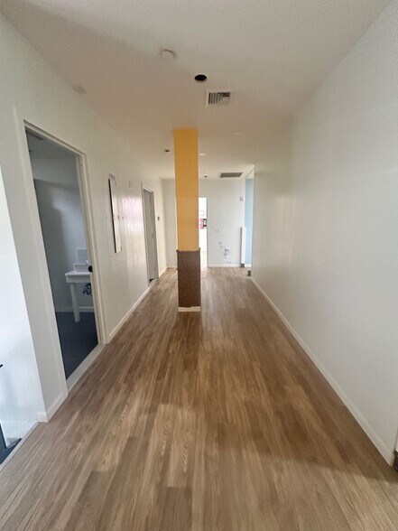 More Photos Of 1143-1147 47th Ave, Long Island City Showroom For Lease