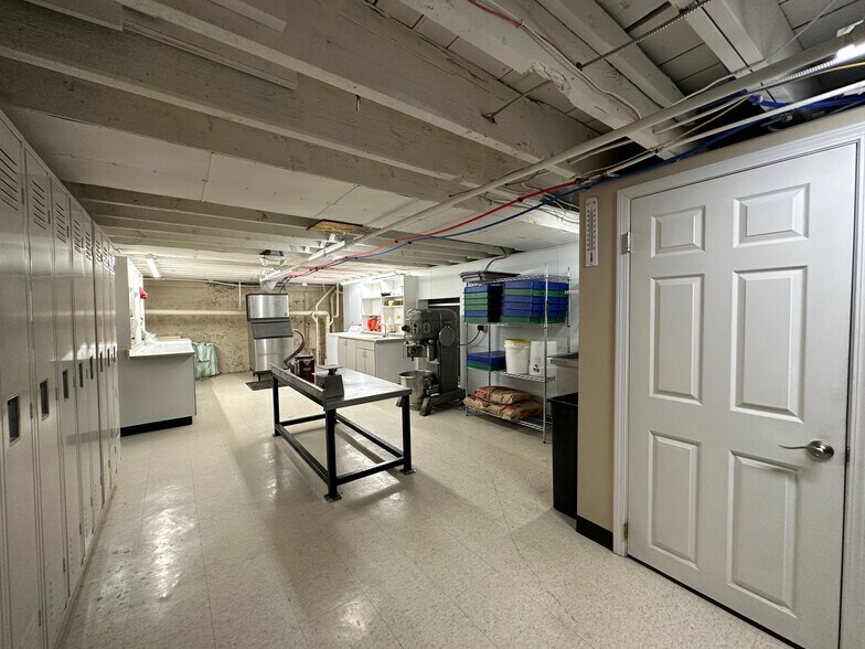 More Photos Of 1 Public Sq, Holley Apartments For Sale