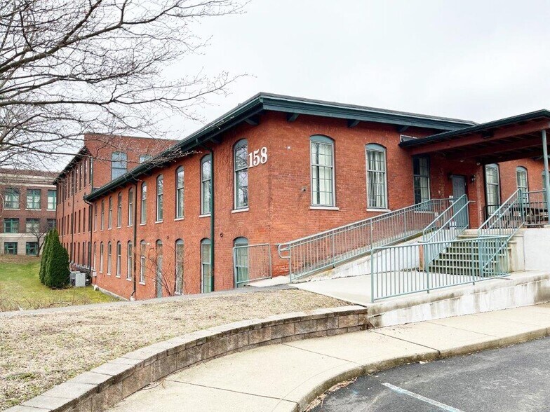 More Photos Of 158 Hartford Rd, Manchester Office Residential For Lease
