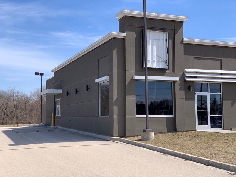 More Photos Of 800 W Walnut St, Watseka Fast Food For Lease