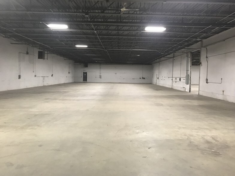 More Photos Of 60 Allston Ave, West Springfield Warehouse For Lease