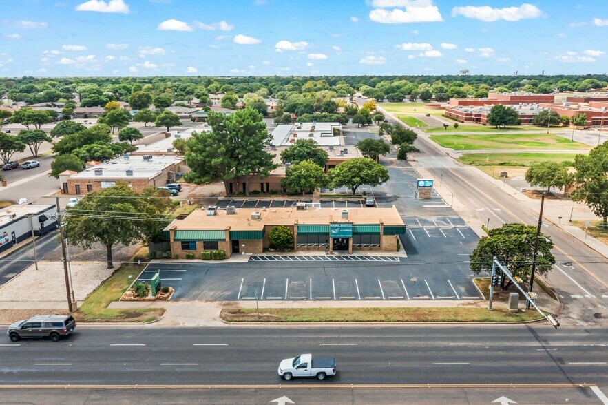 More Photos Of 7902 Slide Rd, Lubbock Veterinarian Kennel For Lease