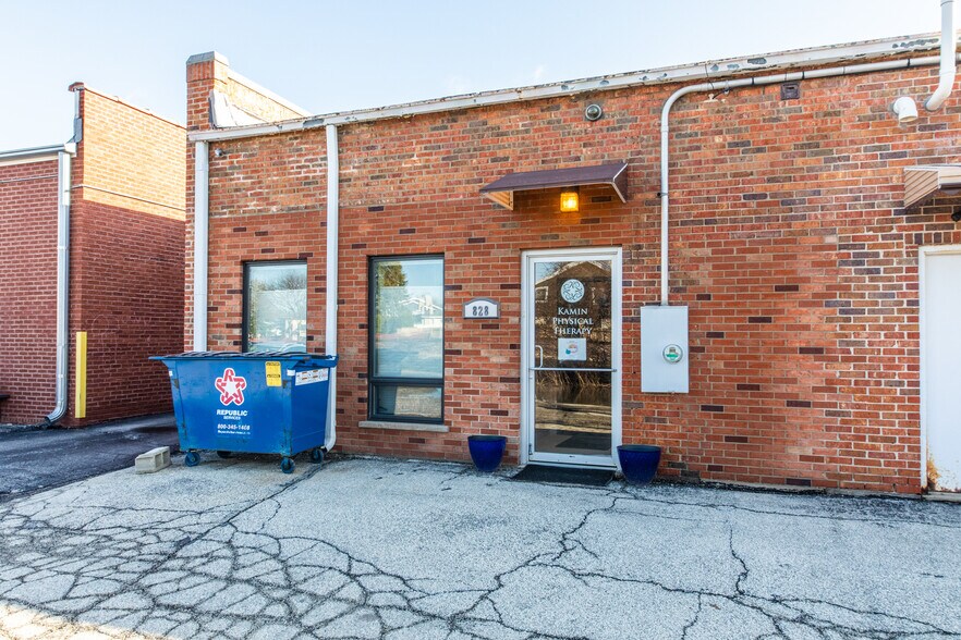More Photos Of 828-828 Busse Hwy, Park Ridge Office For Sale