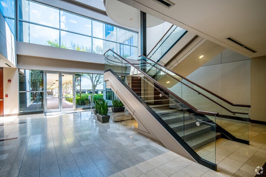 More Photos Of 1707 Market Place Blvd, Irving Office For Lease