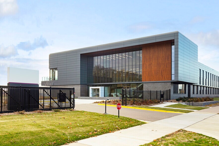 More Photos Of 2800 Mount Ridge Rd, Roseville Office For Sale