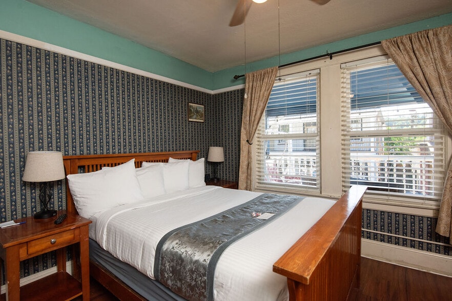 More Photos Of 18239 Main St, Jamestown Hotel For Sale