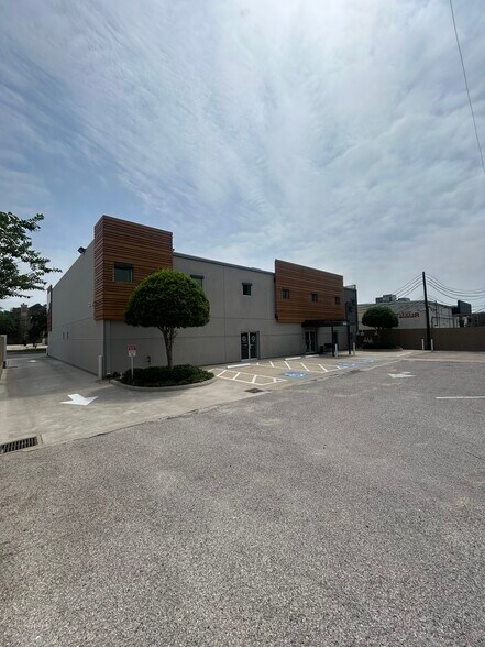 More Photos Of 2424 W Holcombe Blvd, Houston Medical For Lease