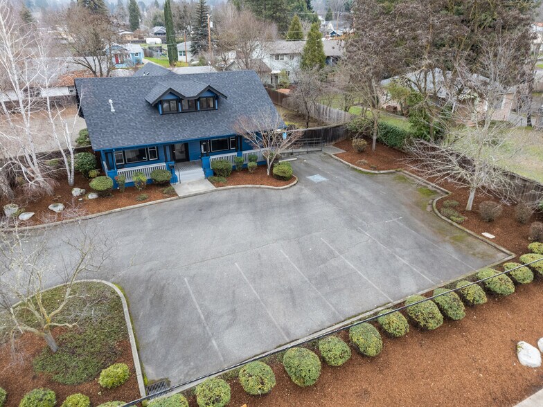 More Photos Of 858 NE A St, Grants Pass Office For Sale