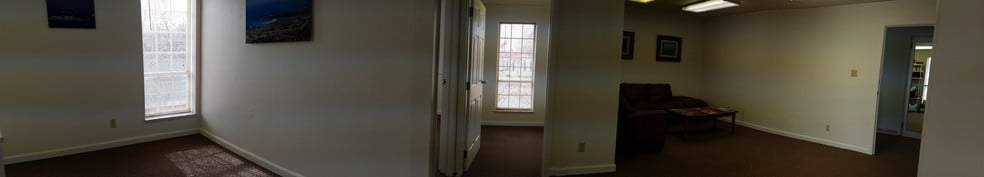 More Photos Of 515 Woodcrest Dr, Bloomington Medical For Lease