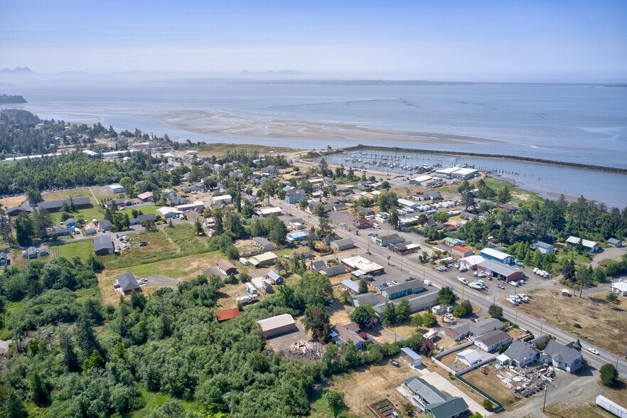 More Photos Of 780-782 US 101, Chinook Restaurant For Sale