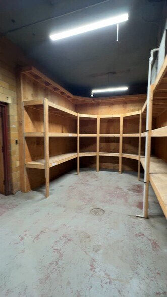 More Photos Of 1600 1st Ave NE, Austin Warehouse For Sale