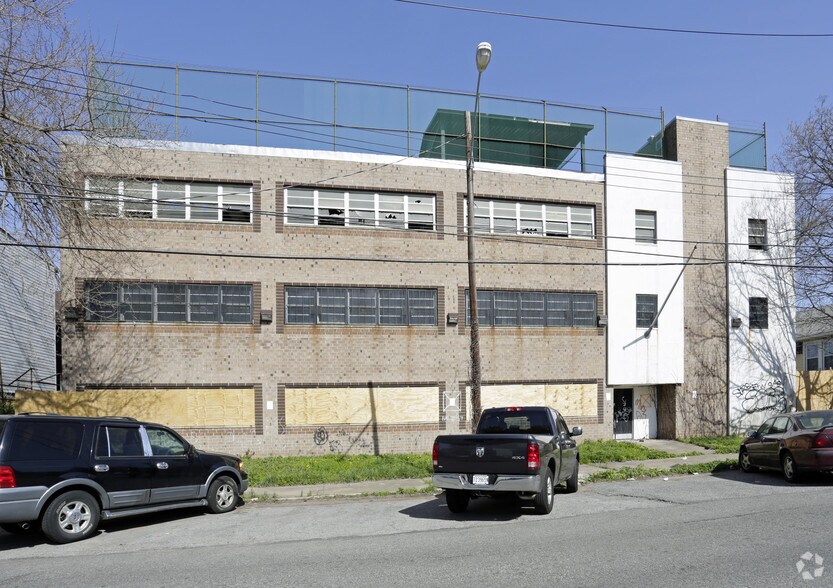 Primary Photo Of 25 West St, Staten Island Schools For Sale
