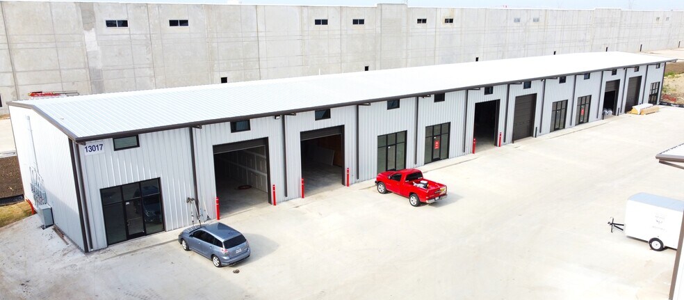 More Photos Of 13013 Harmon Rd, Fort Worth Service For Lease