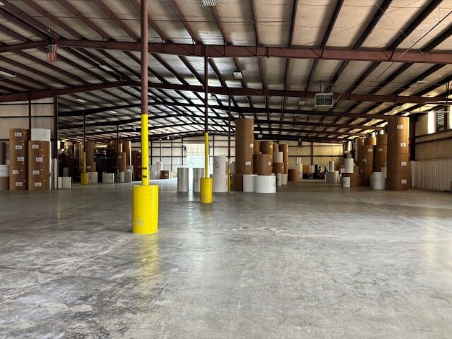More Photos Of 899 Industrial Dr, Lewisburg Warehouse For Lease