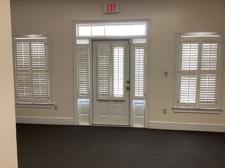 More Photos Of 1636 Philema Rd S, Albany Freestanding For Lease