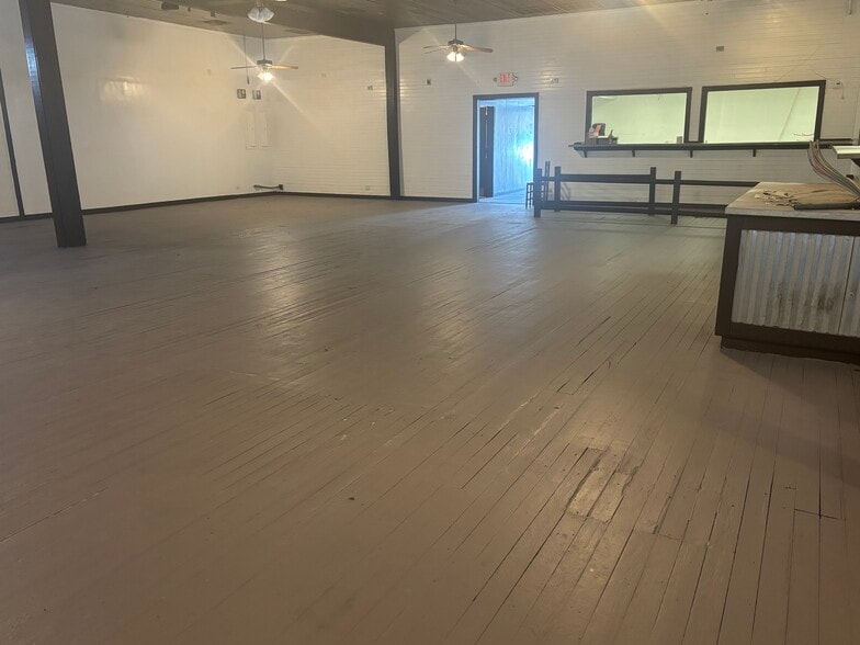 More Photos Of 13525 Wetmore Rd, San Antonio Restaurant For Lease