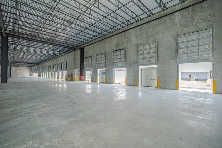 More Photos Of 1620 NW 215th St, Miami Gardens Unknown For Lease