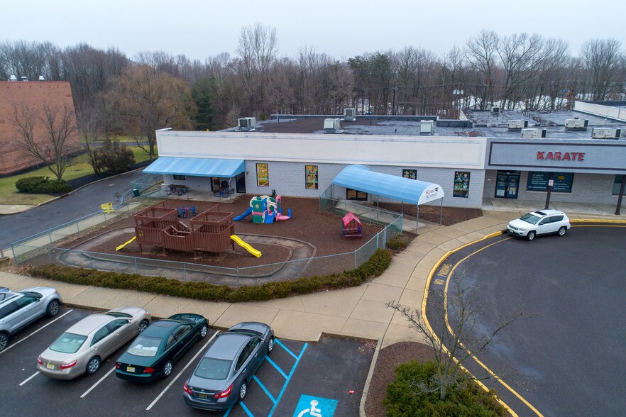 More Photos Of 835 E Clements Bridge Rd, Runnemede Storefront For Sale