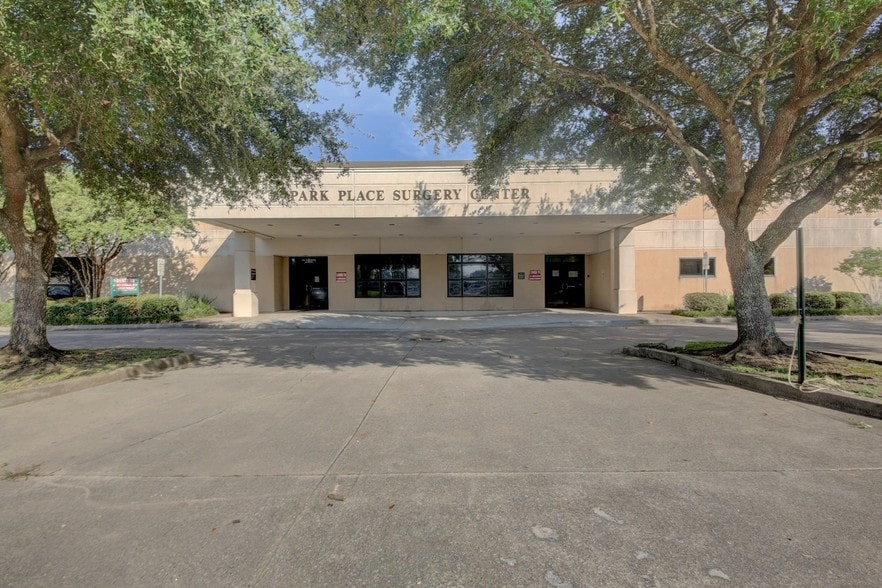 More Photos Of 901 Wilson St, Lafayette Hospital For Sale