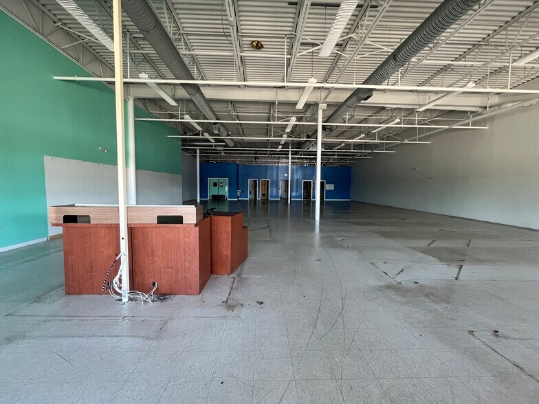 More Photos Of 252-260 Payne Rd, Scarborough Freestanding For Lease