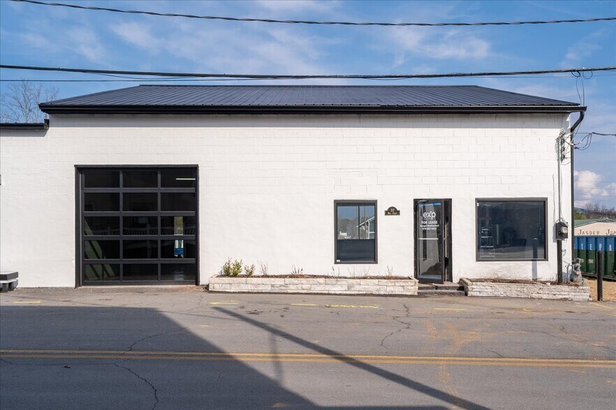 Primary Photo Of 30 Wall St, Jasper Auto Repair For Lease
