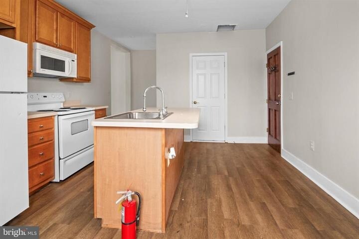 More Photos Of 2112 Fleet St, Baltimore Bar For Sale