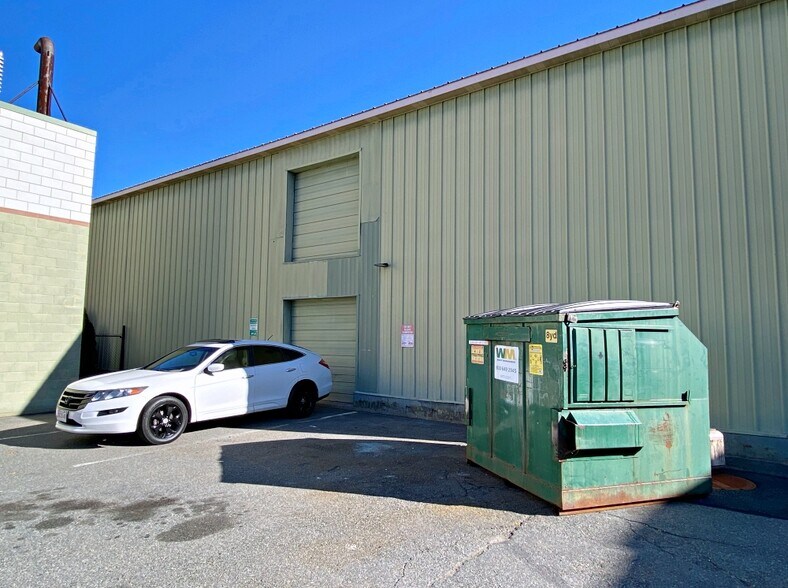 More Photos Of 35R Spencer St, Stoneham Industrial For Lease