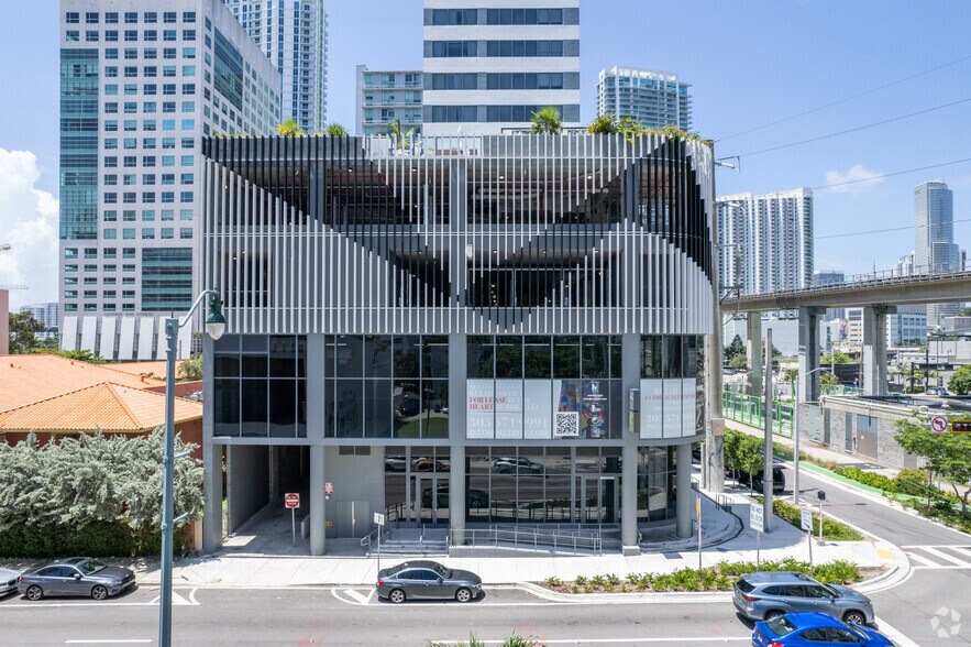 More Photos Of 115 SW 8th St, Miami Restaurant For Sale