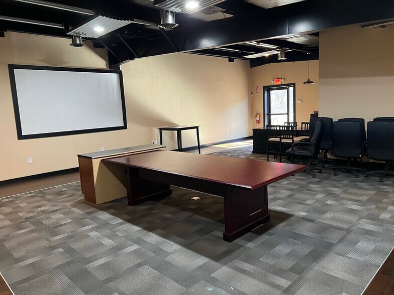 More Photos Of 230 Industrial Park Rd, Baldwin Warehouse For Lease