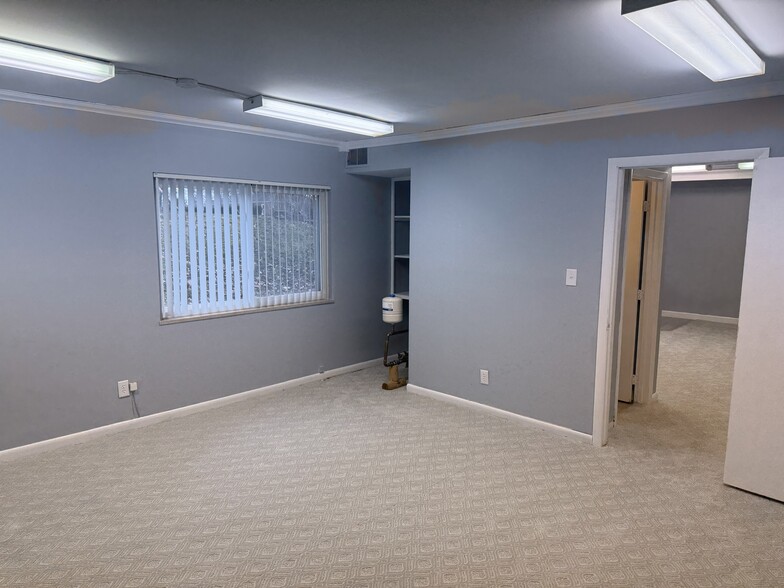 More Photos Of 1234 W Main St, Newark Apartments For Lease