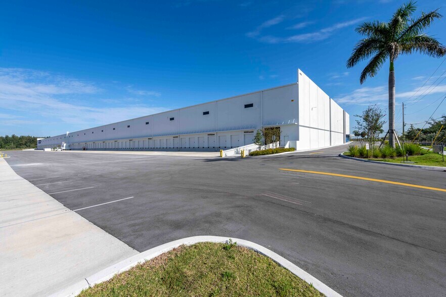 More Photos Of 4700 NW 135th St, Opa Locka Warehouse For Lease