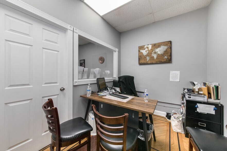 More Photos Of 5700-5716 N Western Ave, Chicago Storefront For Lease