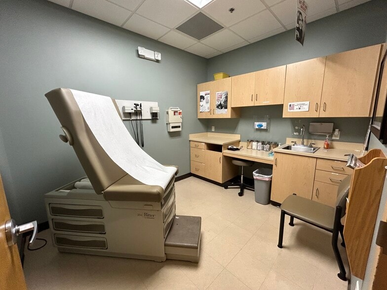 More Photos Of 6160-6182 Gunn Hwy, Tampa Unknown For Lease