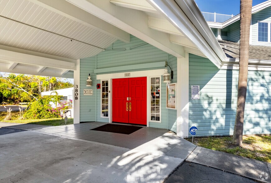 More Photos Of 3808 Tamiami Trl, Sarasota Medical For Sale