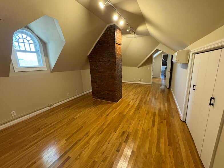 More Photos Of 143 4th Ave N, Franklin Loft Creative Space For Lease