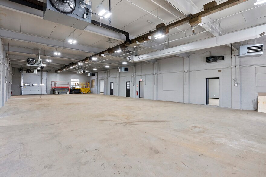 More Photos Of 5 Webb St, Windsor Locks Manufacturing For Lease