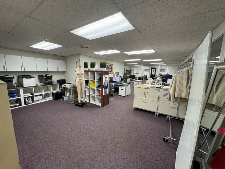 More Photos Of 65 Triangle Blvd, Carlstadt Warehouse For Lease