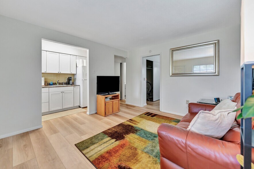 More Photos Of 2739 Grand Cayman St, Sarasota Apartments For Sale