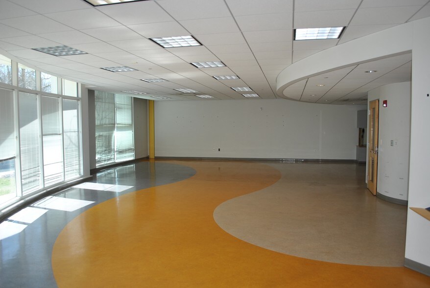 More Photos Of 8111 Quincy Ave, Cleveland Medical For Lease
