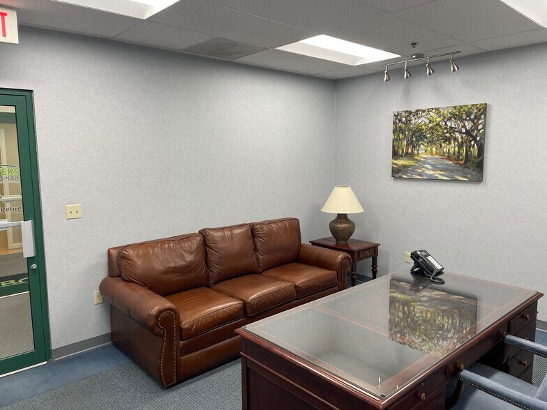 More Photos Of 97 Thomas Johnson Dr, Frederick Office For Sale