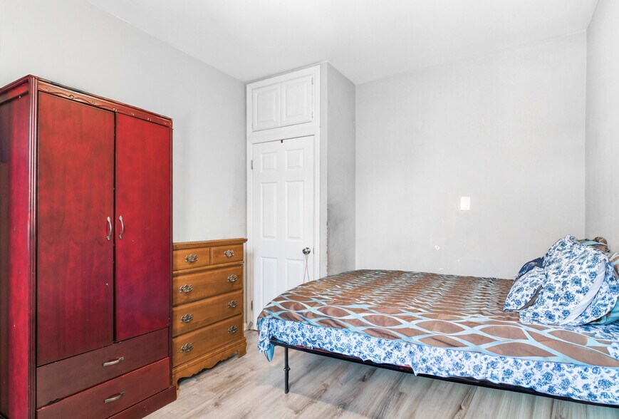 More Photos Of 369 E Kinney St, Newark Apartments For Sale