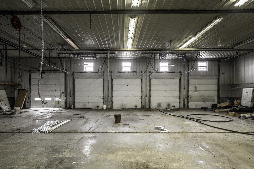 More Photos Of 305-311 E Clifty Dr, Madison General Retail For Lease