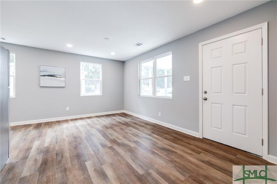 More Photos Of 504 E Montgomery Xrd, Savannah Office Residential For Sale