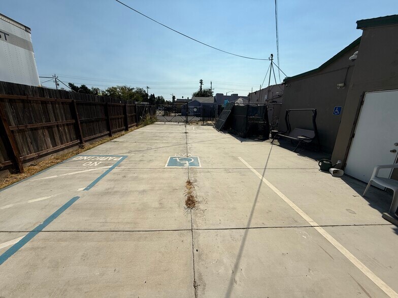 More Photos Of 1439 Arcade Blvd, Sacramento General Retail For Sale