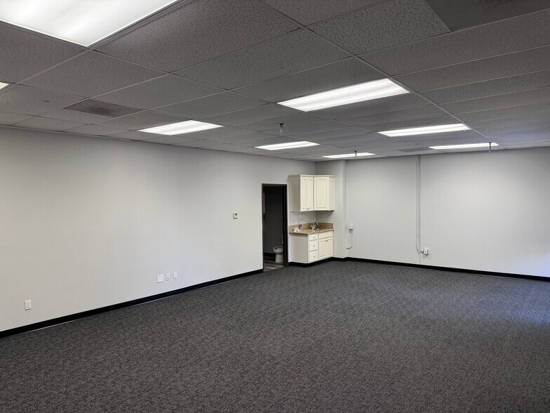 More Photos Of 16417-16441 Berwyn Rd, Cerritos Warehouse For Lease