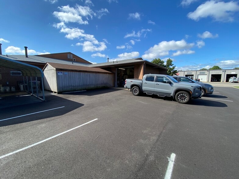 More Photos Of 3290 Airline Blvd, Portsmouth Research And Development For Lease