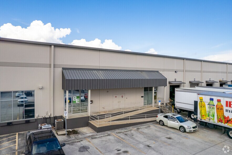 More Photos Of 1125 Gills Dr, Orlando Warehouse For Lease