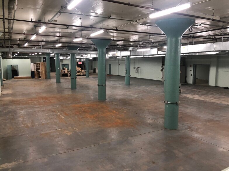 More Photos Of 53-06 Grand Ave, Maspeth Warehouse For Lease