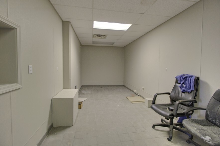 More Photos Of 2112 Cleveland Rd W, Huron Freestanding For Lease