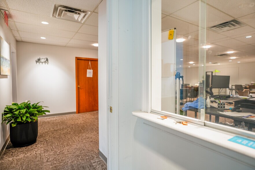 More Photos Of 35 Research Pky, Old Saybrook Light Manufacturing For Sale